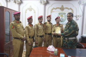 قائد دفاع شبوة يستقبل دفعة من خريجي الكلية الحربية