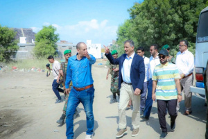 لملس يناقش أوضاع المياه والصرف الصحي ويطّلع على سير العمل في المشروع الاستراتيجي لخزان الضخ