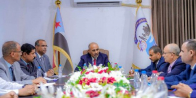 الرئيس الزُبيدي يطّلع على سير العمل في وزارتي الشؤون الاجتماعية والعمل والخدمة المدنية والتأمينات