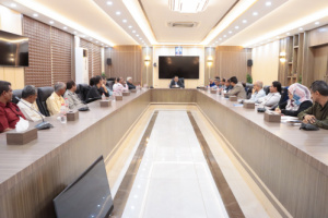 الوزير السقطري يناقش مع قيادة وكوادر جامعة لحج سُبل تطوير الجانب العلمي الزراعي