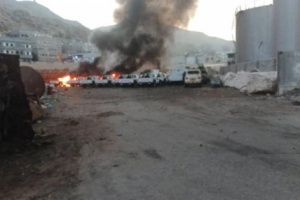 الطيران السعودي يقصف ميناء المكلا بحضرموت