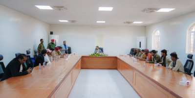 المحافظ بن الوزير يؤكد أولوية رعاية المؤسسة العسكرية وتعزيز استقرار شبوة خلال لقائه ضباط وأفراد اللواء الثاني مشاة جبلي