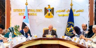 الجمعية الوطنية تُدين استهداف ميناء المكلا وتستنكر القرارات الانفرادية للعليمي