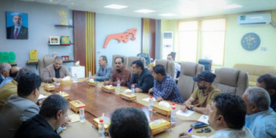 محافظ العاصمة عدن يوجه بتكثيف العمل الميداني لتعزيز الرقابة