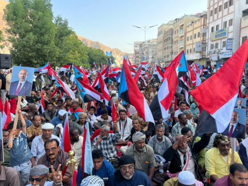 بمليونية كبرى … المكلا حاضرة حضرموت تثبّت قرار بقاء القوات الحكومية الجنوبية وتطالب بإعلان الدولة (تقرير)