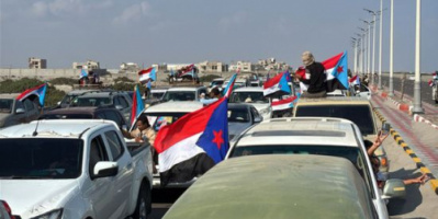 وصول موكب أبناء أبين إلى عدن للانضمام لجماهير ساحة العروض