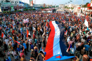 حشود أبين تصل ساحة الاعتصام المفتوح بالعاصمة عدن للمطالبة بإعلان دولة الجنوب العربي