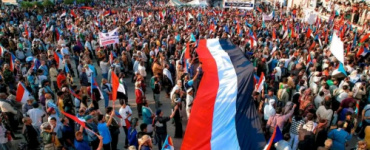 حشود أبين تصل ساحة الاعتصام المفتوح بالعاصمة عدن للمطالبة بإعلان دولة الجنوب العربي