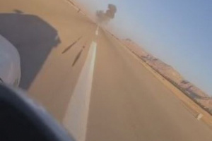 طيران العدوان السعودي يقصف مطار سيئون في حضرموت