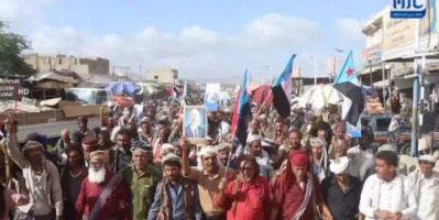 مسيرة شعبية في المحفد تندد بالغزو الشمالي لمحافظة حضرموت