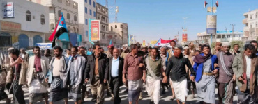 ابناء شبوة يتظاهرون في عتق تنديدا للعدوان السعودي على حضرموت