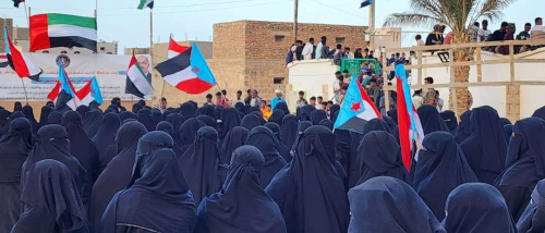 أبناء وحرائر سقطرى يحتشدون رفضًا لتواجد القوات السعودية والمطالبة برحيلها