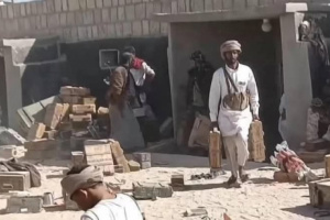 عاجل: خبراء أمنيون: نهب المعسكرات في حضرموت والمهرة ينعش القاعدة وداعش