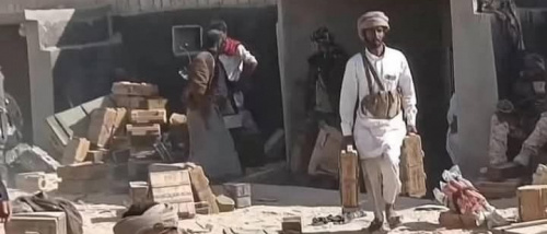عاجل: خبراء أمنيون: نهب المعسكرات في حضرموت والمهرة ينعش القاعدة وداعش