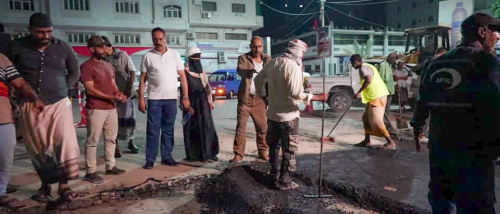 العقربي وبن جرادي يطلعان على سير أعمال سفلتة شارع البلدية بمديرية صيرة