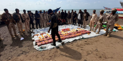 الحملة الأمنية لقوات العمالقة الجنوبية تضبط ربع طن من المخـدرات على متن قارب في باب المندب