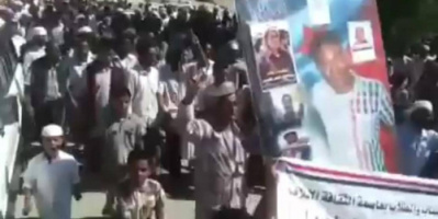 حضرموت تنتفض ضد الاحتلال اليمني: مسيرة حاشدة تكشف جرائم مليشيات الإخوان وتطالب بطردهم 