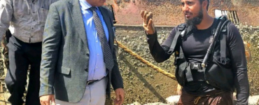 الوزير السقطري يتفقد أعمال انتشال السفن الغارقة في ميناء الاصطياد السمكي ويشدد على تسريع وتيرة العمل