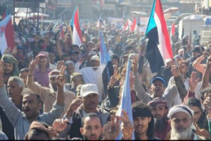 حشود الضالع تجدد التفويض للرئيس الزُبيدي