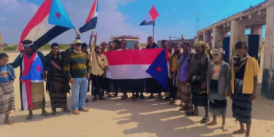 أبين تحتشد رفضًا لفرض الإرادة وتجدد التفويض للرئيس الزُبيدي