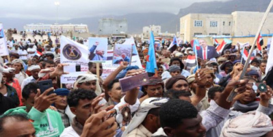 حشود جماهيرية حاشدة في سقطرى تجدد التفويض للرئيس الزُبيدي والمجلس الانتقالي الجنوبي