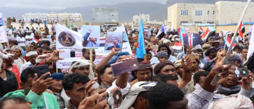 حشود جماهيرية حاشدة في سقطرى تجدد التفويض للرئيس الزُبيدي والمجلس الانتقالي الجنوبي