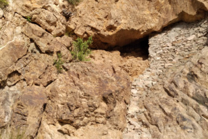 مشايخ حمادة يحذّرون من كارثة إنسانية وشيكة في جبل الهَجر بعد الغارات السعودية على الضالع