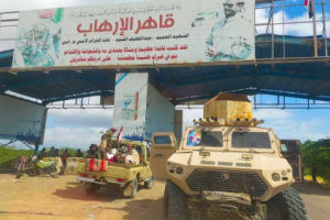 قيادات من الحزام الأمني ومكافحة الإرهاب يتفقدون النقاط الأمنية في أبين للاطلاع على مستوى الجاهزية