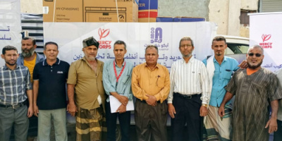 هيئة مصائد خليج عدن تدشن توزيع 671 ثلاجة وبطارية شمسية للصيادين في عدن