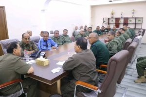 مدير أمن العاصمة عدن يترأس اجتماعاً أمنياً موسعاً بمدراء مراكز الشرطة