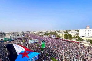 حشود جماهيرية في عدن تطالب بالاستقلال وترفض الوصاية السعودية