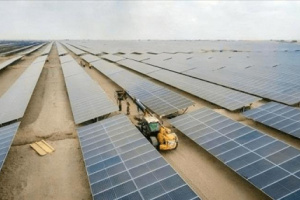 عودة تشغيل محطة الطاقة الشمسية بعدن بعد توقف عدة أيام