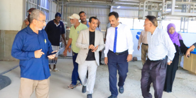 الوكيل غازي لحمر يتفقد مركز تربية الأحياء المائية والاستزراع السمكي في العاصمة عدن 
