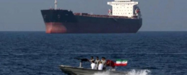 وسط تأهب عسكري أميركي.. إيران تلوح بإغلاق مضيق هرمز