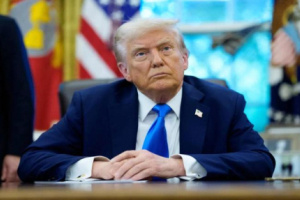 ترمب يهدد بفرض رسوم جمركية على أي دولة تبيع النفط إلى كوبا