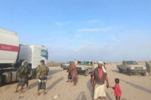 الأجهزة الأمنية في أبين تشتبك مع مسلحين إثر احتجاز ناقلات وقود في أحور