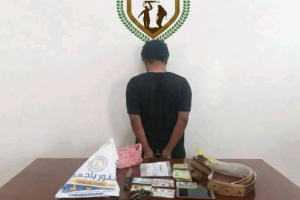 اللواء الثاني دفاع شبوة يضبط مطلوباً أمنياً لشرطة أبين على ذمة قضية قتل في مدخل مدينة عتق