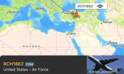 تحرك طائرة نقل تابعة لسلاح الجو الأمريكي نحو الشرق الأوسط