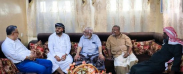 وفد انتقالي حضرموت يزور المناضل الأكتوبري باعثمان