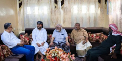وفد انتقالي حضرموت يزور المناضل الأكتوبري باعثمان