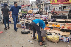 حملة لإزالة المظاهر العشوائية وتنظيم الحركة المرورية في مديرية المنصورة بعدن