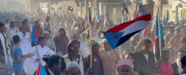 سيئون .. مسيرة الثبات تؤكد التمسك بـالانتقالي وتفويض الرئيس الزُبيدي