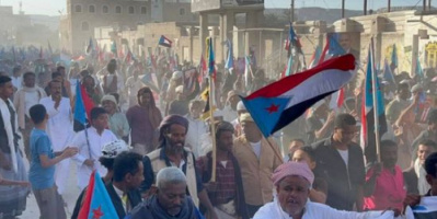 سيئون .. مسيرة الثبات تؤكد التمسك بـالانتقالي وتفويض الرئيس الزُبيدي