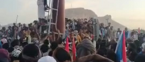 قوات الطوارئ تطلق النار على متظاهرين سلميين أمام مطار سيئون