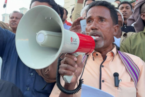 سيئون.. قوات "درع الوطن" تداهم منزل "بن شعبان" وتقتاده لجهة مجهولة وسط غضب شعبي عارم