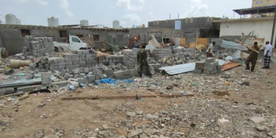 وحدة حماية الأراضي تقوم بإزالة بناء عشوائي طال أرضية مواطن في بئر فضل 