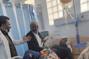 رئيس تنفيذية انتقالي شبوة يطمئن على جرحى التظاهرة السلمية في عتق