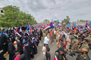 مليونية أبين تؤكد التفويض الكامل للمجلس الانتقالي وتطالب بمحاكمة المسؤولين عن قمع المتظاهرين