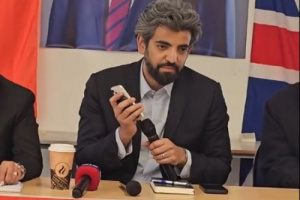 في اتصال هاتفي .. الرئيس الزُبيدي يوجه التحية للجالية الجنوبية في بريطانيا