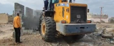 حماية الأراضي تنفذ إزالة بناء عشوائي بخور مكسر رغم محاولة اعتراضها من قبل مسلحين